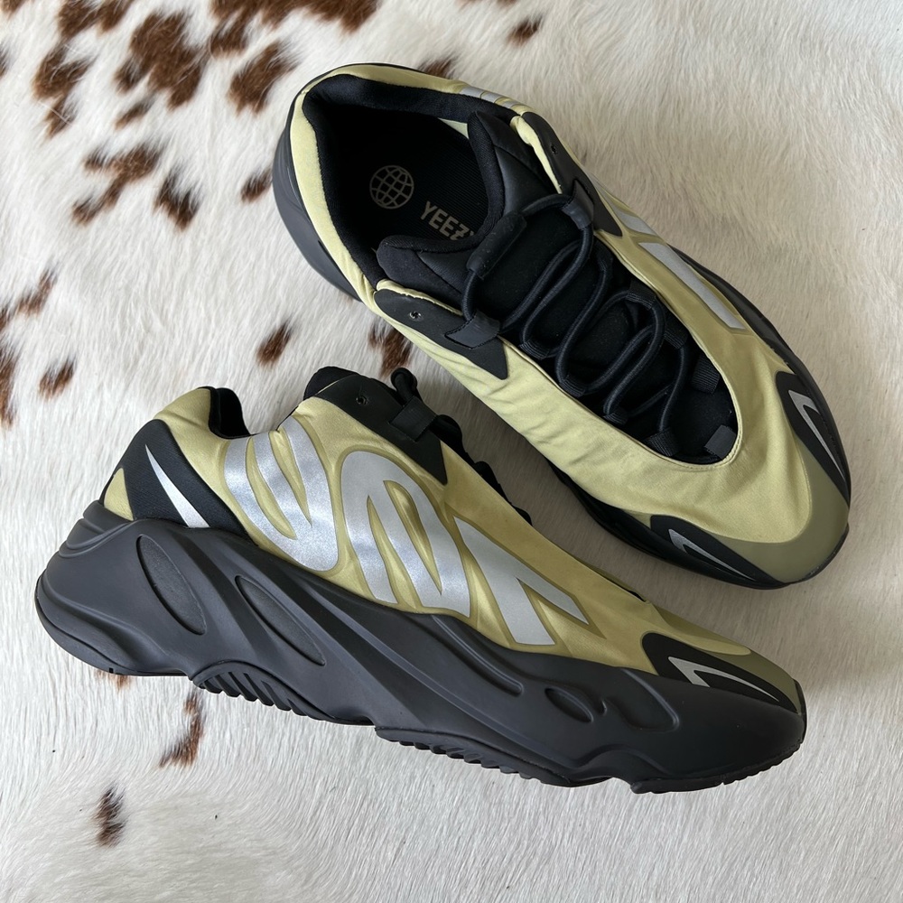 Men’s Yeezy Boost 700 MNVN 'Resin' Size 10